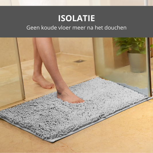 Voet op lichtgrijze badmat 90x60cm uit douche
